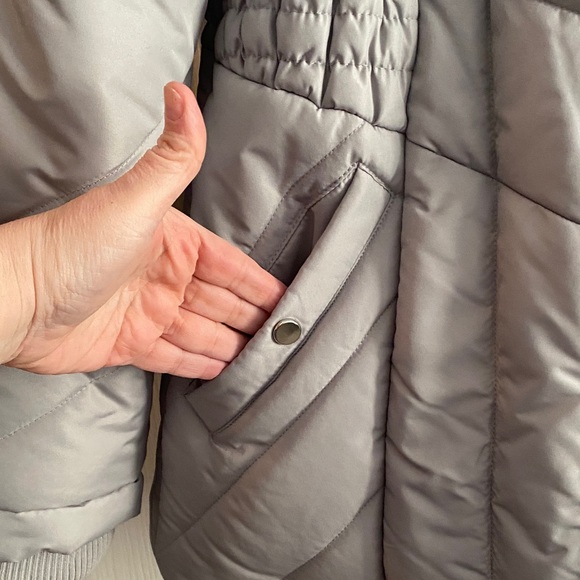 Susan Graver Light Gray Quilted Puffer Coat with Faux Fur Trim Large - Picture 5 of 9